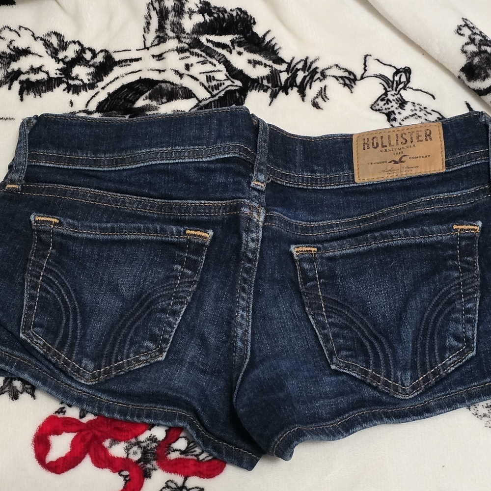 Hollister Low Rise Dark Blue Denim Shorts Size 00